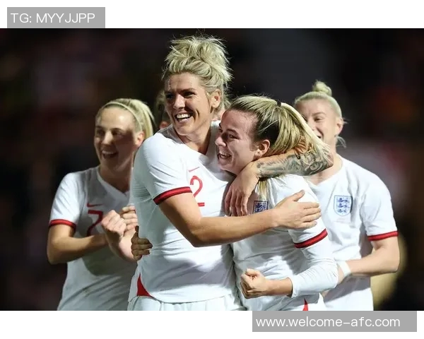 女足惨遭英格兰狂虐0比8后场低级失误令人心痛不已